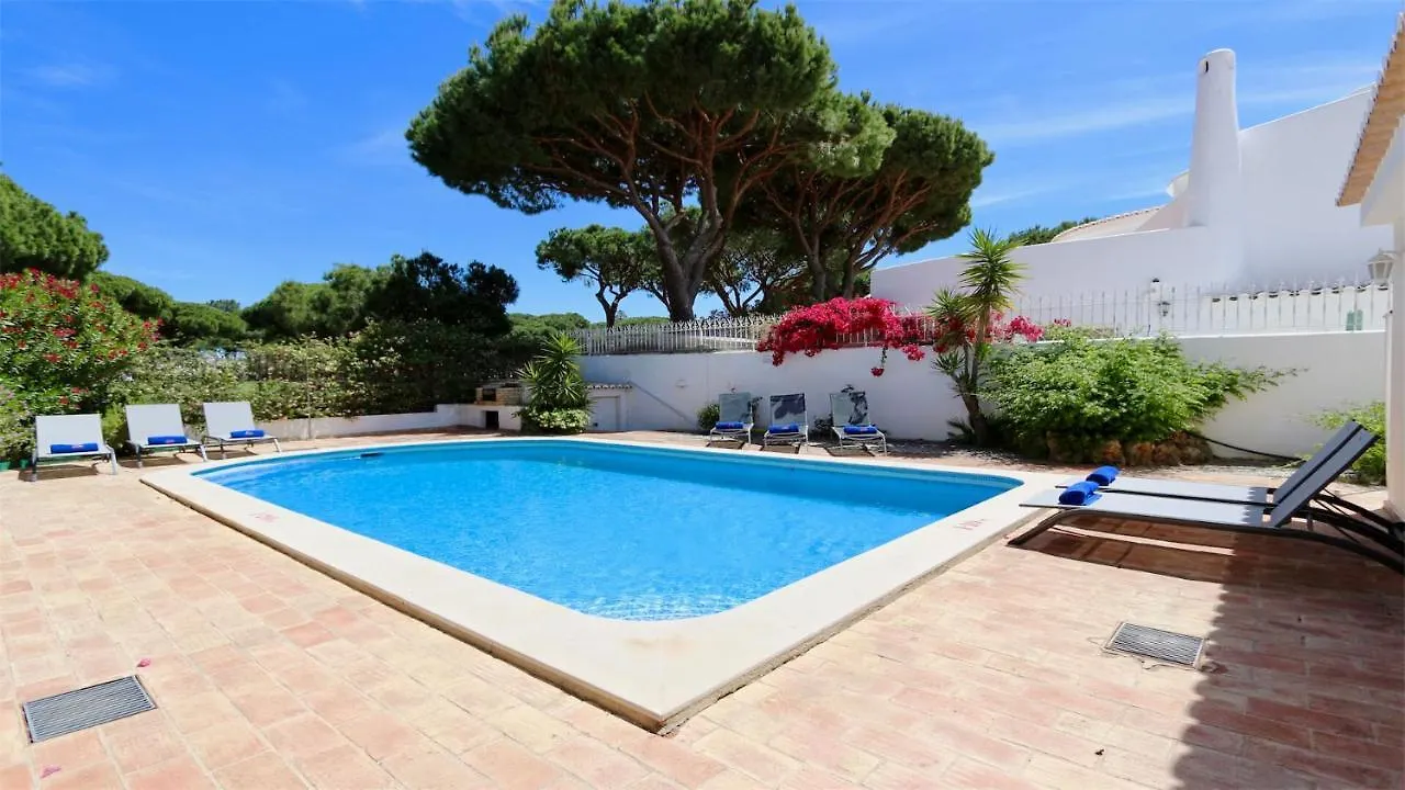 Villa Lynx: Marina-Side Retreat for 8 Vilamoura Portugal