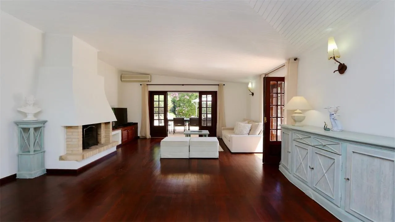 Villa Lynx: Marina-Side Retreat for 8 Vilamoura Holiday home