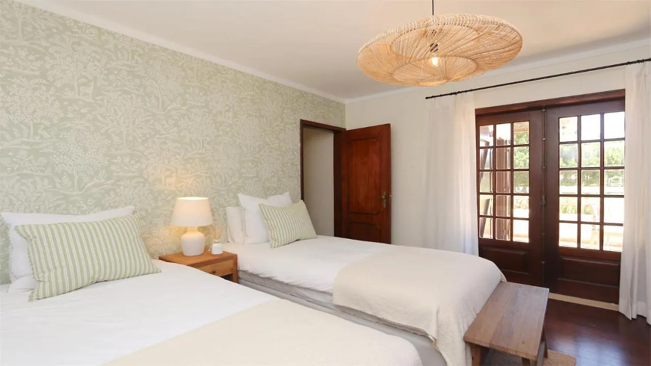 Villa Lynx: Marina-Side Retreat for 8 Vilamoura