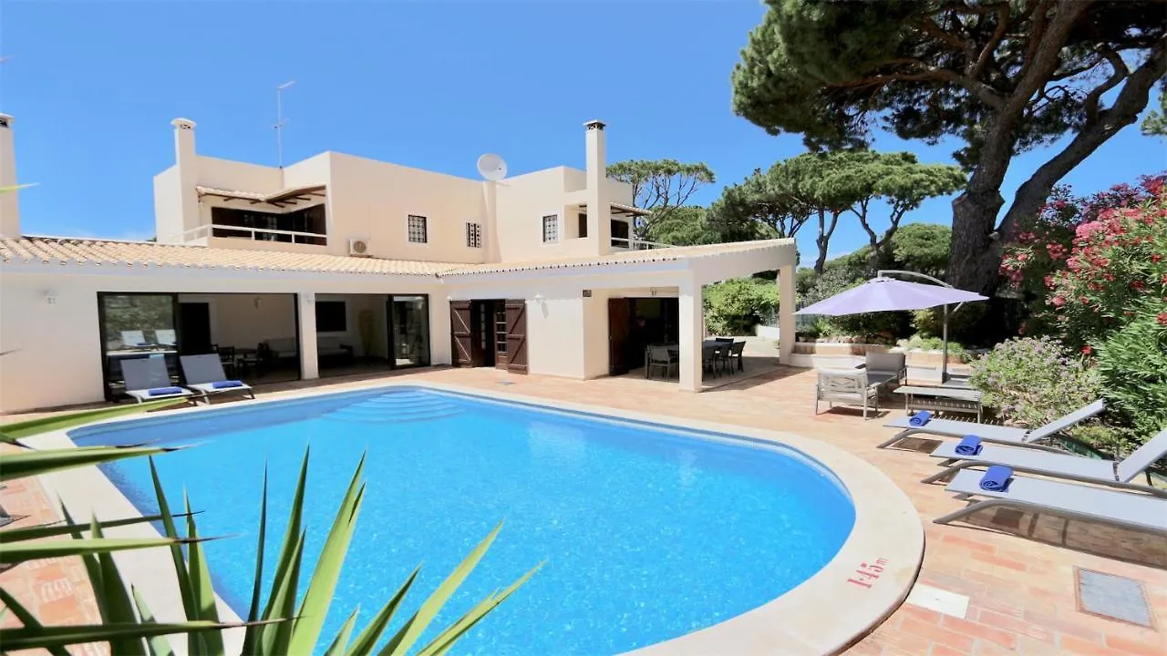Villa Lynx: Marina-Side Retreat for 8 Vilamoura