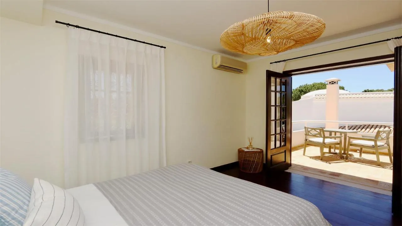 Villa Lynx: Marina-Side Retreat for 8 Vilamoura