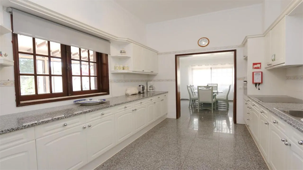 Villa Lynx: Marina-Side Retreat for 8 Vilamoura Holiday home