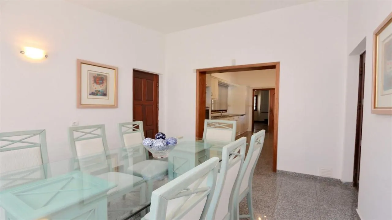Holiday home Villa Lynx: Marina-Side Retreat for 8 Vilamoura