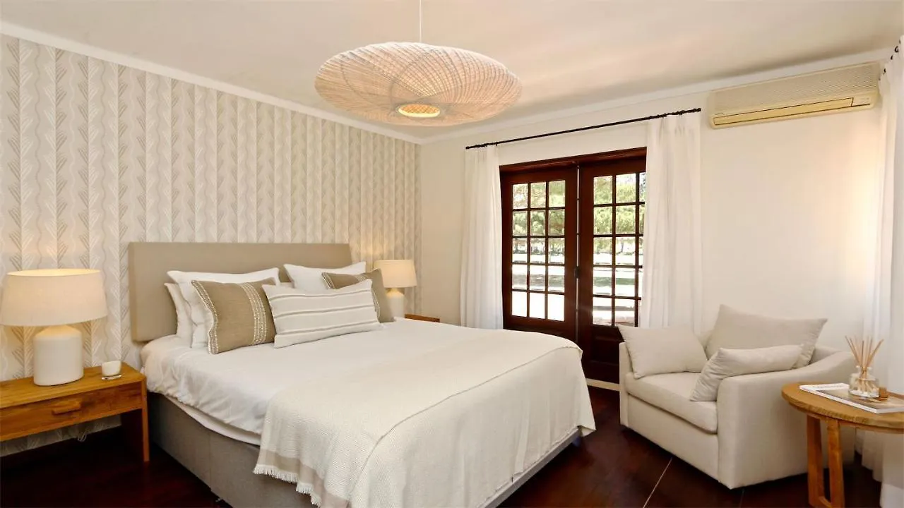 Villa Lynx: Marina-Side Retreat for 8 Vilamoura