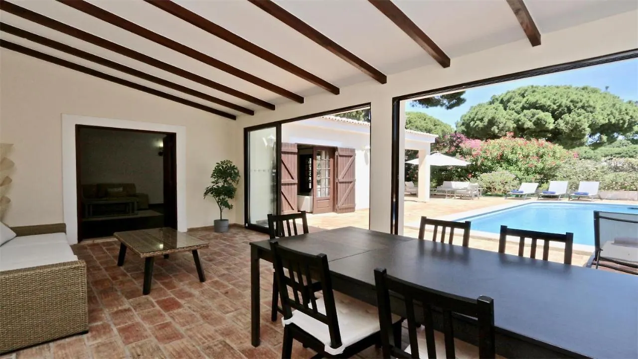 Villa Lynx: Marina-Side Retreat for 8 Vilamoura Holiday home