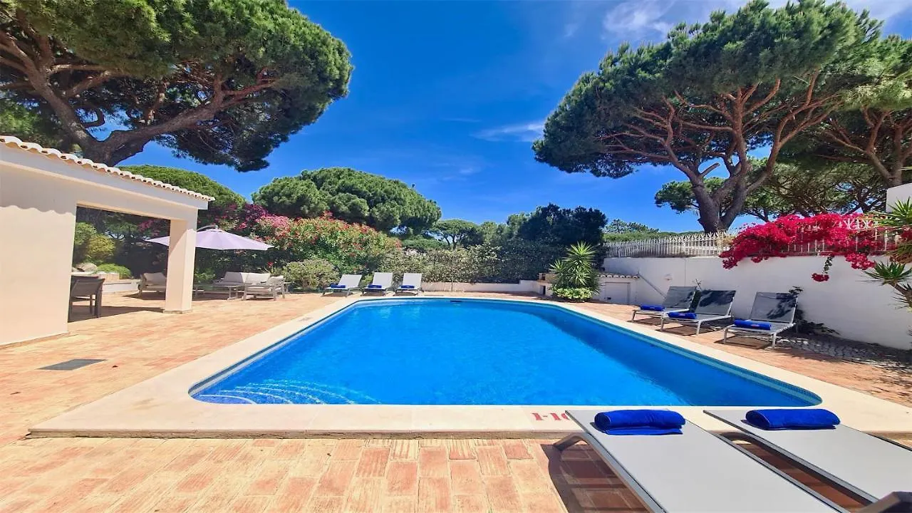 Villa Lynx: Marina-Side Retreat for 8 Vilamoura