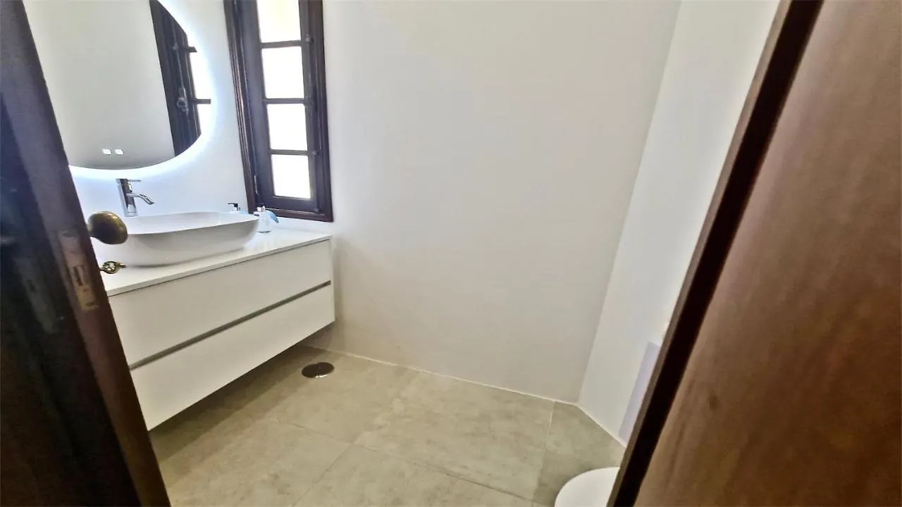 Villa Lynx: Marina-Side Retreat for 8 Vilamoura