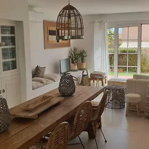  Holiday home Old Village Design 3 Bedroom Townhouse